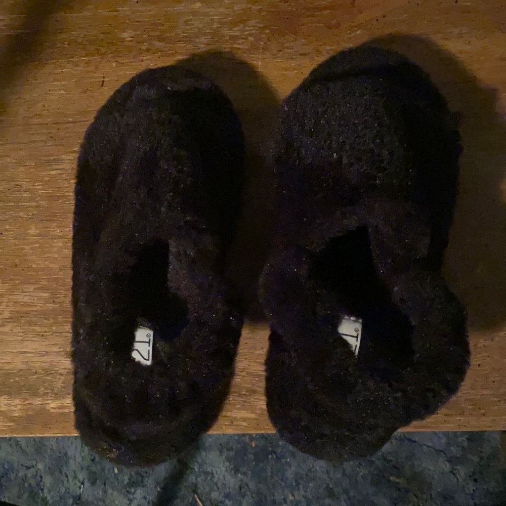 Size 6 black fluffy shoes